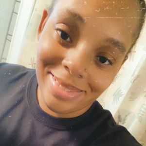 Meet your Posher, Donielle